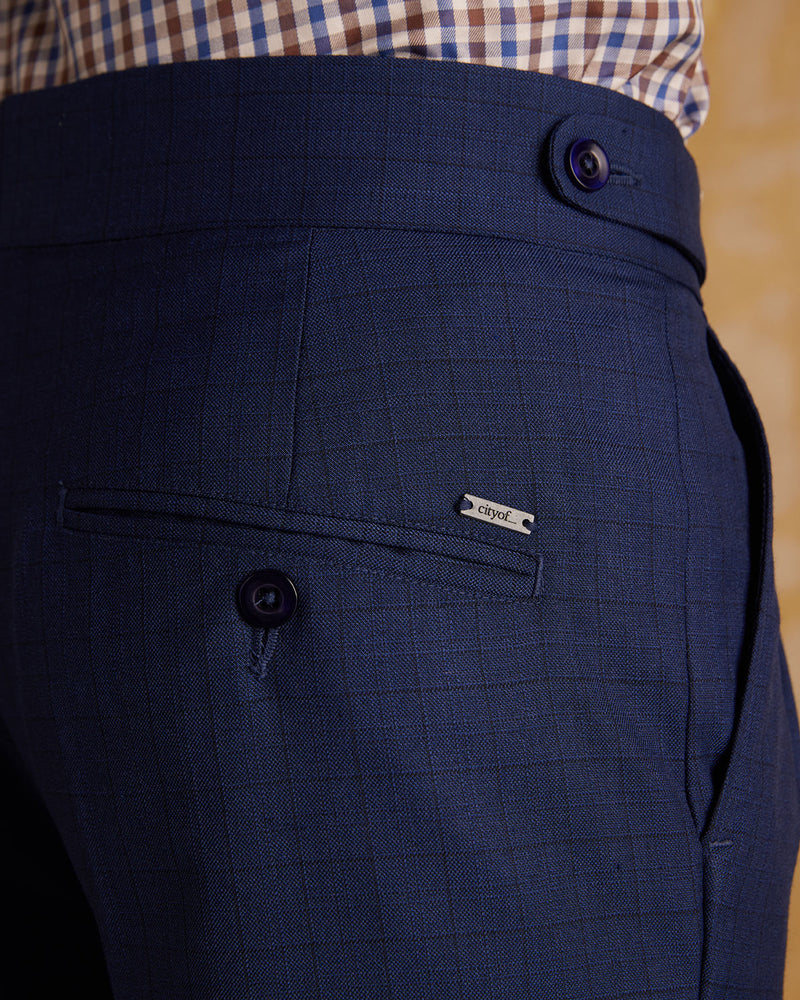 6892