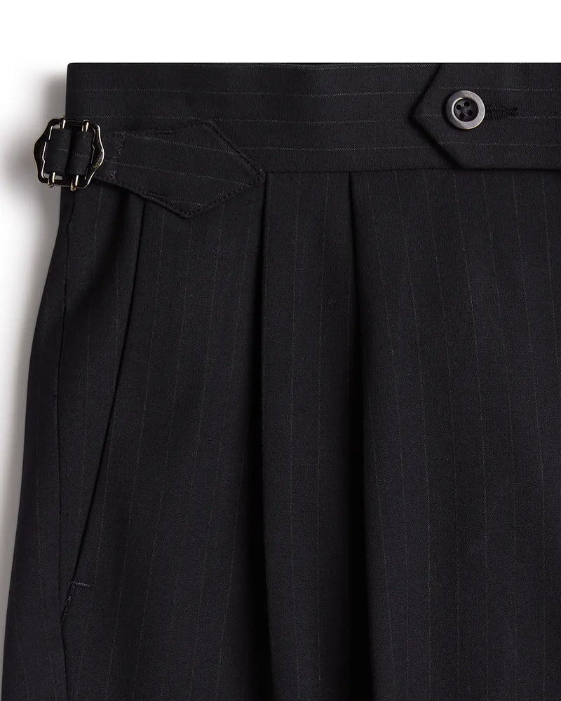 32025